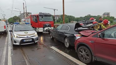 Wrocław: Wypadek na Moście Osobowickim. Utrudnienia w ruchu w stronę centrum [ZDJĘCIA]