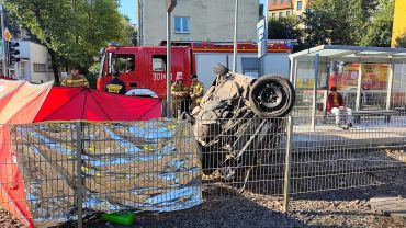 Wrocław: Śmiertelny wypadek na Grabiszyńskiej. BMW uderzyło w przystanek i zabiło człowieka