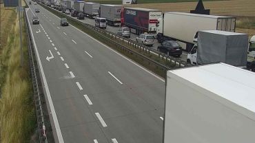 Autostrada A4: Zderzenie ciężarówki z autem na jezdni w stronę Wrocławia