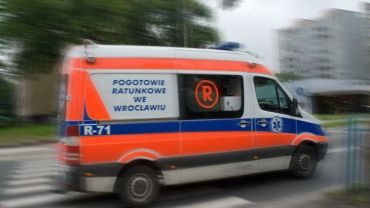 Wrocław: Wypadek na Mickiewicza. Kierowca audi potrącił nastolatka na hulajnodze