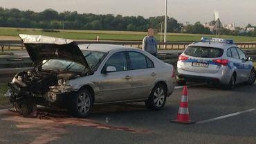 Potężny korek na obwodnicy Wrocławia po wypadku. Jedna osoba jest ranna
