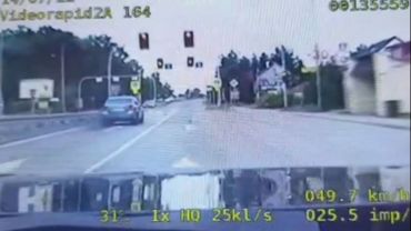 Kierowca na oczach policjantów przejechał na dwóch czerwonych światłach