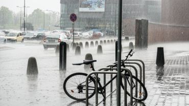 Ulewne deszcze przechodzą nad Wrocławiem. Kiedy przejaśnienie?