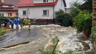 Podtopienia i setki interwencji strażaków pod Wrocławiem [ZDJĘCIA]