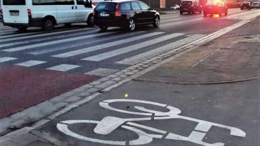 Kompletnie pijany rowerzysta leżał przy drodze. Trafił do aresztu