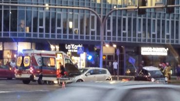 Karambol na we Wrocławiu. Strażacy musieli wycinać ranną z auta