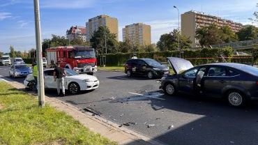 Wrocław: Wypadek na ul. Na Ostatnim Groszu. Ciężarówka zepchnęła auto na przeciwległy pas