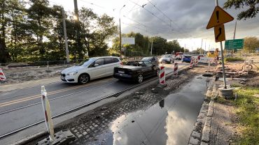 Wrocław: Problemy na budowie Alei Wielkiej Wyspy. Autobusy nie mieściły się na jezdni