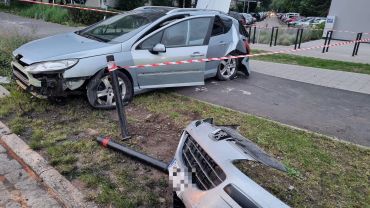 Wypadek na Legnickiej. Ukrainiec przeleciał nad torowiskiem, był pijany