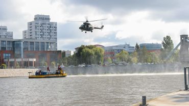 Powódź i tonący statek we Wrocławiu. 300 strażaków w akcji. Trwają ćwiczenia Odra 2022