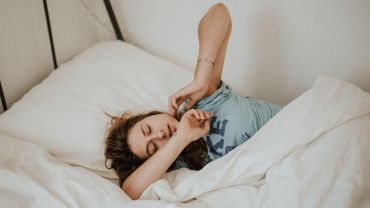 Wady i zalety poduszek z pierza: kto powinien na nich spać?