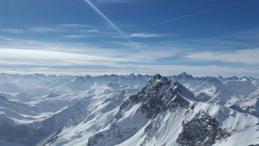 Jak odpowiednio się przygotować do ferii w Austrii? Zakup polisy narciarskiej
