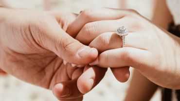 Czy pierścionek zaręczynowy musi mieć brylant?