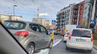 Wrocław: Jagiełły po remoncie. Zwężenie na środku skrzyżowania