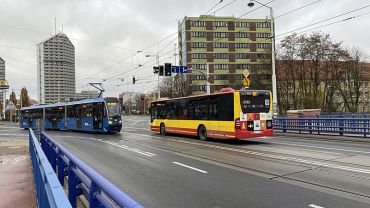 MPK Wrocław wycofuje się z zakazu przewożenia wózków w pojazdach. Ale nie od razu
