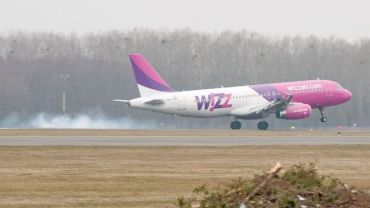 Wrocław: Samolot linii Wizz Air przez dwie godziny krążył nad miastem
