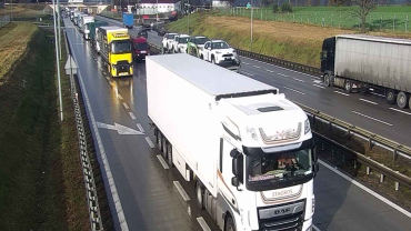 Ogromny korek na A4 do Wrocławia po awarii ciężarówki