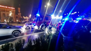 Wrocław: wypadek w centrum. Zmarł kierowca taksówki [ZDJĘCIA]