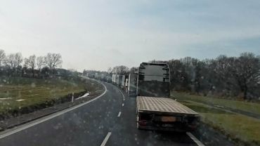 Wypadek na Wschodniej Obwodnicy Wrocławia. Trzy osoby zostały ranne