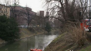Wrocław: Człowiek wpadł do miejskiej fosy