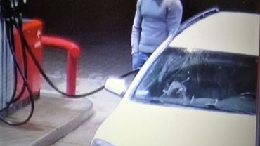 Kierowca opla ukradł paliwo i uciekał przed policją w jednym bucie