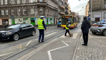 Wrocław: Wypadek na Poniatowskiego i Oleśnickiej. Piesza wpadła pod auto