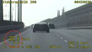 Kierowca corvetty mknął obwodnicą Wrocławia ponad 200 km/h. Dogonili go policjanci