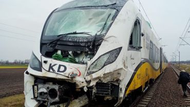 Śmierć na przejeździe kolejowym. Po wypadku pociągu Kolei Dolnośląskich zablokowana linia Wrocław-Poznań