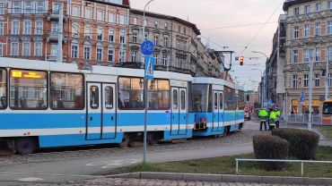 Wrocław: Wykolejenie tramwaju na przystanku Dworzec Nadodrze