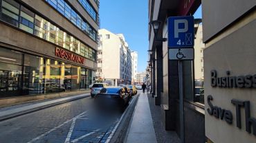 Wrocław: Mistrzowie parkowania w akcji. Tym razem 