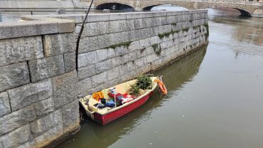 Wrocław: O krok od tragedii na Odrze. Dryfował w łódce w kierunku elektrowni wodnej