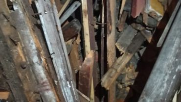 Wrocław: Mieszkaniec Kleczkowa palił w piecu wkrętami i drewnem z rozbiórki