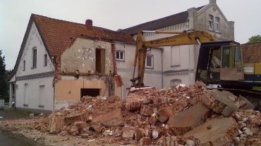 Utrudnienia na drodze 94 w Oławie. Zburzą budynek, by powstało rondo