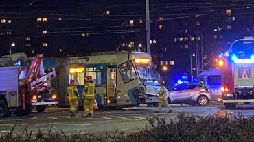 Wrocław: Wypadek tramwaju i autobusu. Duże skrzyżowanie zablokowane
