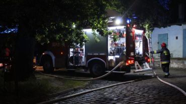 Wrocław: Nocny pożar samochodu na ulicy Bajana