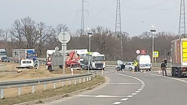 Wypadek na Wschodniej Obwodnicy Wrocławia. Droga była zablokowana, są ranni