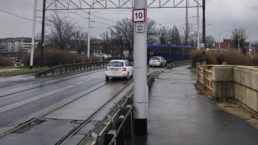 Absurdalne ograniczenia prędkości tramwajów we Wrocławiu. Tak wolno nie da się jeździć!