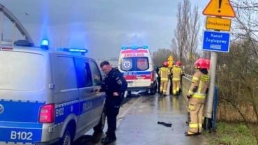 Wrocław: Ukrainiec skoczył z mostu. Dramatyczna walka o życie mężczyzny