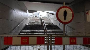 Wrocław: Rusza remont przejścia podziemnego. Schody uszkodził autokar