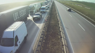 Wrocławskie węzły autostradowe stoją w korku po wypadku