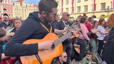 Gitarowy Rekord Świata we Wrocławiu pobity! Zagrało prawie 8 tysięcy gitarzystów