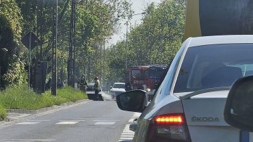 Wrocław: Pożar samochodu na Psim Polu. Spłonął niemal doszczętnie [WIDEO]