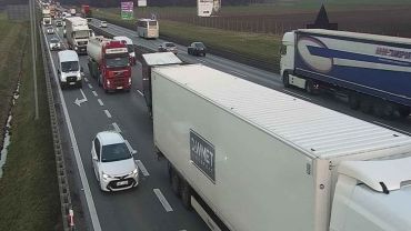 Korek na autostradzie A4 pod Wrocławiem. Dwie osoby ranne w wypadku
