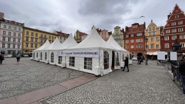 Wrocław: Trwają Targi Książki Regionalnej na placu Solnym [ZDJĘCIA]