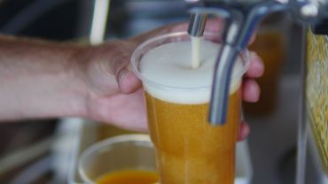 Piwo we Wrocławiu coraz droższe. Sprawdź, w których barach jest najtaniej