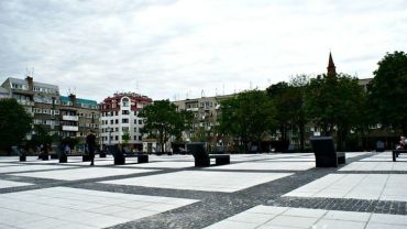 Wrocław: Plac Nowy Targ grzeje betonem. Kiedy więcej zieleni? Nie wiadomo