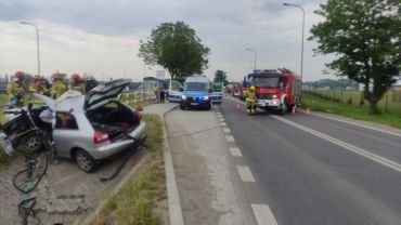 Śmiertelny wypadek pod Wrocławiem. Samochód uderzył w betonowy przepust