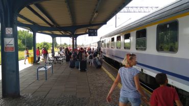 Pociągiem z Wrocławia nad morze? PKP proponuje jazdę na stojąco