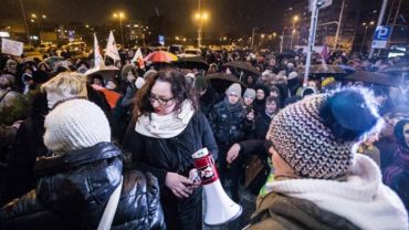 Strajk kobiet we Wrocławiu. Demonstracja po śmierci ciężarnej Doroty z Nowego Targu
