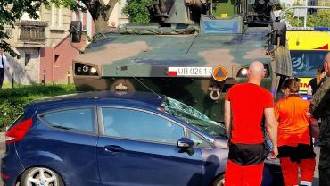 Wrocław: Niecodzienny wypadek - opancerzony wóz rozjechał forda